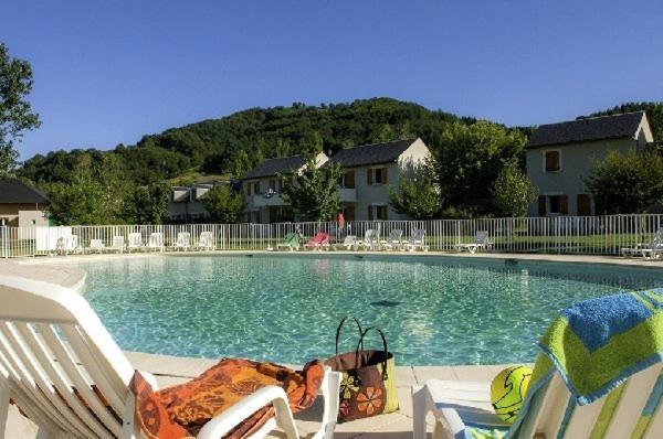 Saint Geniez D'Olt Jolie T2 Amenagee Et Equipee Village Goelia 2 Piscines Chauffees المظهر الخارجي الصورة